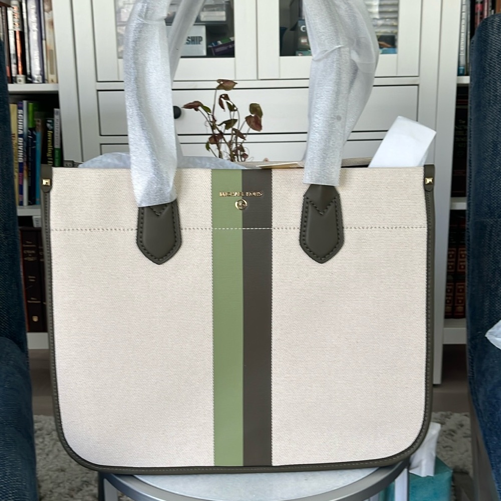Michael Kors Heidi Extra Large Tote Olive Multi NWT
